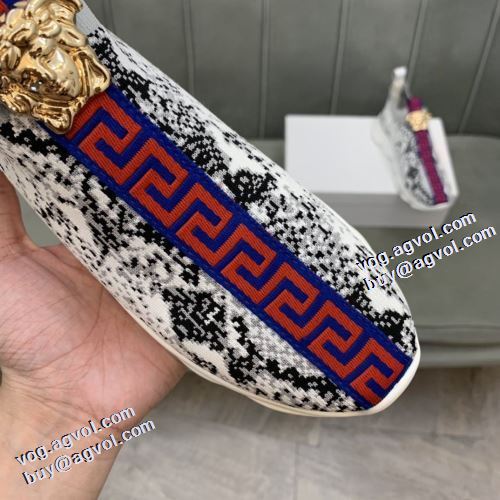 2色可選 スニーカー 軽量で疲れにくい 着脱の簡単なスリップオンタイプ 2021秋冬 ヴェルサーチVERSACE ヴェルサーチスーパーコピー 人気販売中