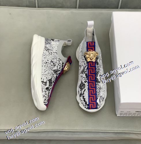 2色可選 スニーカー 軽量で疲れにくい 着脱の簡単なスリップオンタイプ 2021秋冬 ヴェルサーチVERSACE ヴェルサーチスーパーコピー 人気販売中