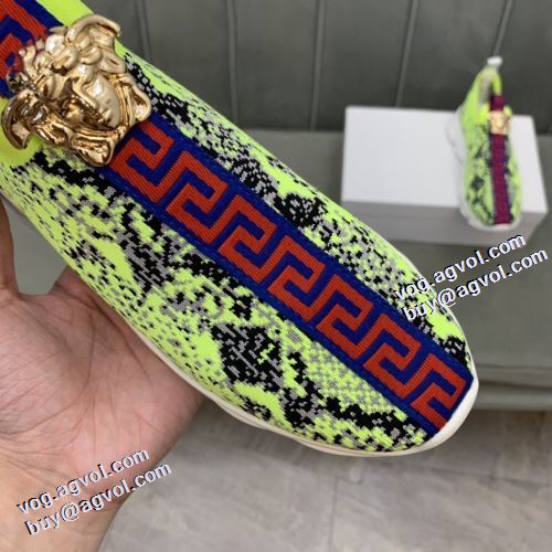 2色可選 スニーカー 軽量で疲れにくい 着脱の簡単なスリップオンタイプ 2021秋冬 ヴェルサーチVERSACE ヴェルサーチスーパーコピー 人気販売中