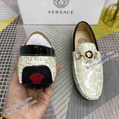 豊富なサイズ 2021秋冬 ヴェルサーチVERSACE ローファー スリップオン ヴェルサーチブランド 偽物 通販 滑りにくい 大人の雰囲気抜群