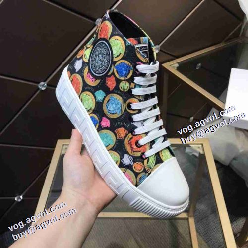 2021秋冬 ヴェルサーチVERSACE 高品質 人気 ハイトップシューズ 履き心地のいい 2色可選 これからの季節の足元のアクセント 秋冬 ヴェルサーチ偽物ブランド