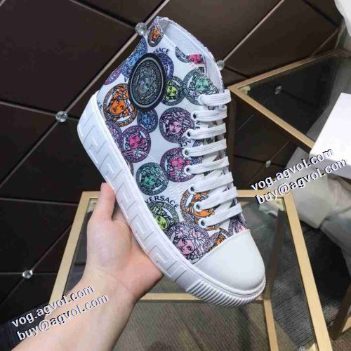 2021秋冬 ヴェルサーチVERSACE 高品質 人気 ハイトップシューズ 履き心地のいい 2色可選 これからの季節の足元のアクセント 秋冬 ヴェルサーチ偽物ブランド