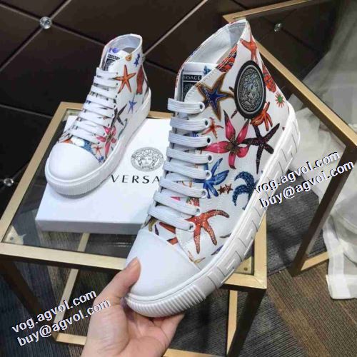 綺麗に決まるフォルム！2021秋冬 ヴェルサーチVERSACE ハイカットスニーカー 履き心地抜群 冬用防寒 リゾートスタイル ポップ ヴェルサーチブランドスーパーコピー