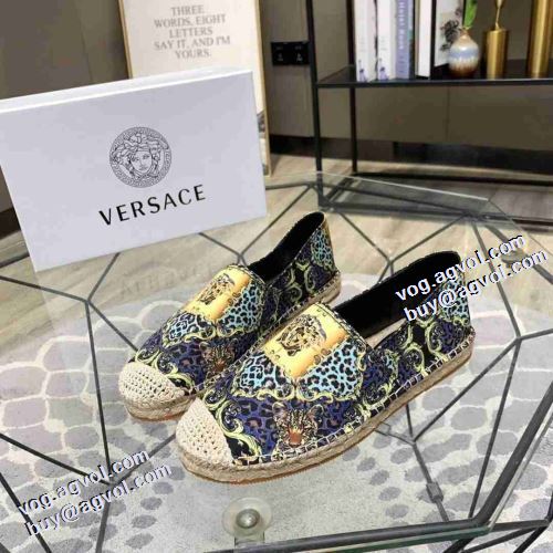 2021秋冬 ヴェルサーチVERSACE モカシンシューズ 紐なし 人気商品登場 脱ぎ履きしやすい/着脱しやすい ヴェルサーチブランド コピー 滑りにくい