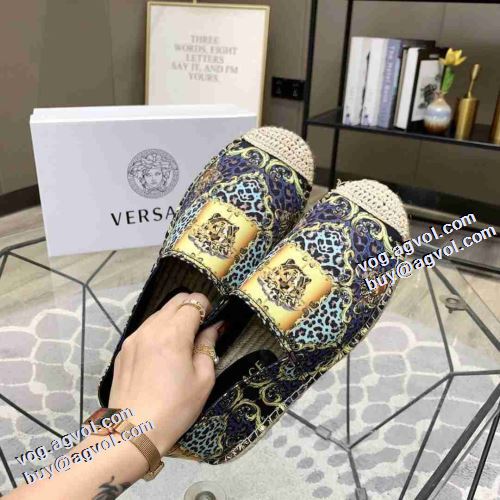 2021秋冬 ヴェルサーチVERSACE モカシンシューズ 紐なし 人気商品登場 脱ぎ履きしやすい/着脱しやすい ヴェルサーチブランド コピー 滑りにくい