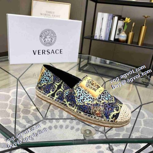 2021秋冬 ヴェルサーチVERSACE モカシンシューズ 紐なし 人気商品登場 脱ぎ履きしやすい/着脱しやすい ヴェルサーチブランド コピー 滑りにくい