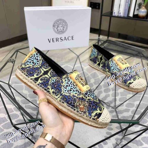 2021秋冬 ヴェルサーチVERSACE モカシンシューズ 紐なし 人気商品登場 脱ぎ履きしやすい/着脱しやすい ヴェルサーチブランド コピー 滑りにくい