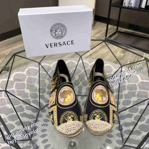 2021秋冬 ヴェルサーチVERSACE ヴェルサーチコピー スリップオン 歩きやすい　疲れない　痛くない 柔軟 着用 着心地抜群