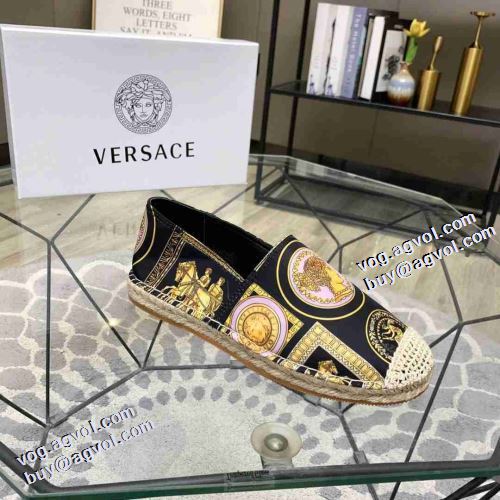 2021秋冬 ヴェルサーチVERSACE ヴェルサーチコピー スリップオン 歩きやすい　疲れない　痛くない 柔軟 着用 着心地抜群