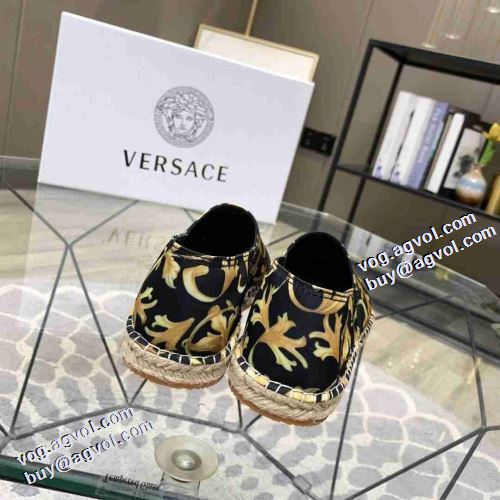 2021秋冬 大絶賛の履き心地! ヴェルサーチVERSACE 2色可選 カジュアルシュッズ コンフォート ヴェルサーチブランド 偽物 通販 ローヒール 脱ぎ履きしやすい/着脱しやすい 極上シューズ