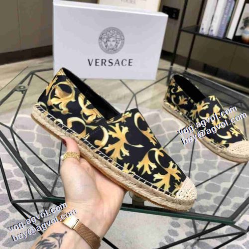 2021秋冬 大絶賛の履き心地! ヴェルサーチVERSACE 2色可選 カジュアルシュッズ コンフォート ヴェルサーチブランド 偽物 通販 ローヒール 脱ぎ履きしやすい/着脱しやすい 極上シューズ