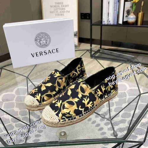 2021秋冬 大絶賛の履き心地! ヴェルサーチVERSACE 2色可選 カジュアルシュッズ コンフォート ヴェルサーチブランド 偽物 通販 ローヒール 脱ぎ履きしやすい/着脱しやすい 極上シューズ