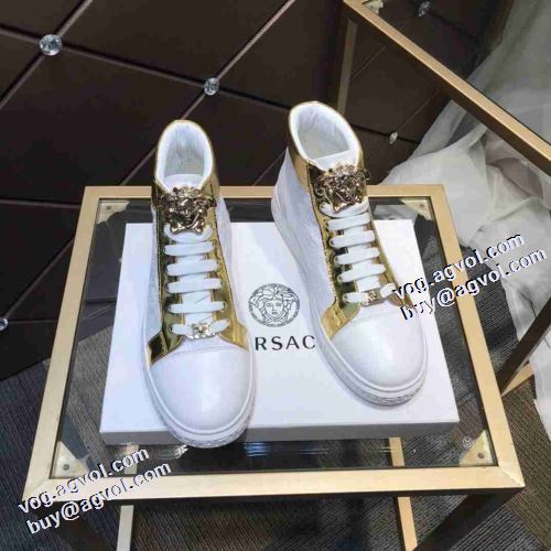 2021秋冬 ヴェルサーチVERSACE 2色可選 ハイトップシューズ サイズ豊富 強力撥水加工 ロードジョグ 大人の雰囲気抜群 ヴェルサーチブランドコピー2021秋冬 ヴェルサーチVERSACE 2色可選 ハイトップシューズ サイズ豊富 強力撥水加工 ロードジョグ 大人の雰囲気抜群 ヴェルサーチブランドコピー