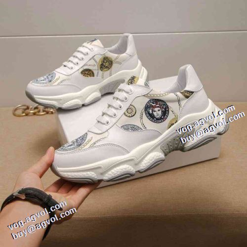 2021秋冬 ヴェルサーチVERSACE スニーカー 厚底 超軽量設計 軽量で疲れにくい バレーボールシューズ 耐久性のある ヴェルサーチスーパーコピー