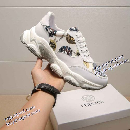 2021秋冬 ヴェルサーチVERSACE スニーカー 厚底 超軽量設計 軽量で疲れにくい バレーボールシューズ 耐久性のある ヴェルサーチスーパーコピー