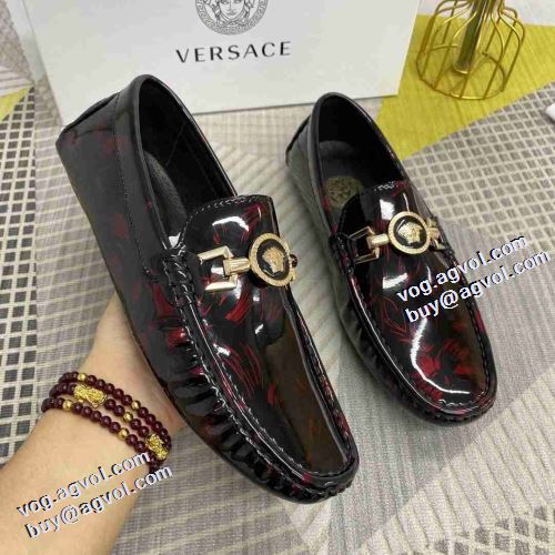 スタイリッシュな印象 2021秋冬 ヴェルサーチVERSACE ローファー 紐なし 汚れも目立ちにくい 脱ぎ履きしやすい/着脱しやすい ヴェルサーチコピー ブランド