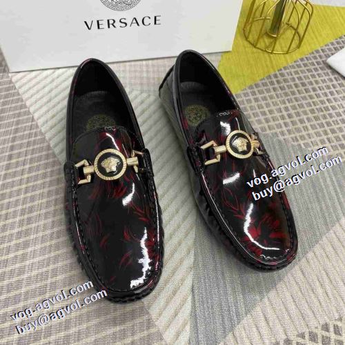 スタイリッシュな印象 2021秋冬 ヴェルサーチVERSACE ローファー 紐なし 汚れも目立ちにくい 脱ぎ履きしやすい/着脱しやすい ヴェルサーチコピー ブランド