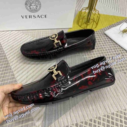 スタイリッシュな印象 2021秋冬 ヴェルサーチVERSACE ローファー 紐なし 汚れも目立ちにくい 脱ぎ履きしやすい/着脱しやすい ヴェルサーチコピー ブランド