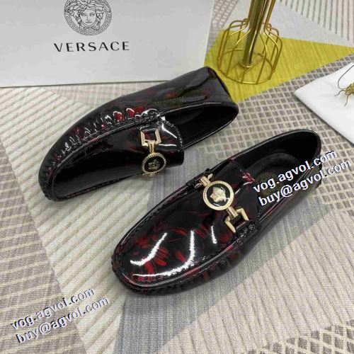 スタイリッシュな印象 2021秋冬 ヴェルサーチVERSACE ローファー 紐なし 汚れも目立ちにくい 脱ぎ履きしやすい/着脱しやすい ヴェルサーチコピー ブランド