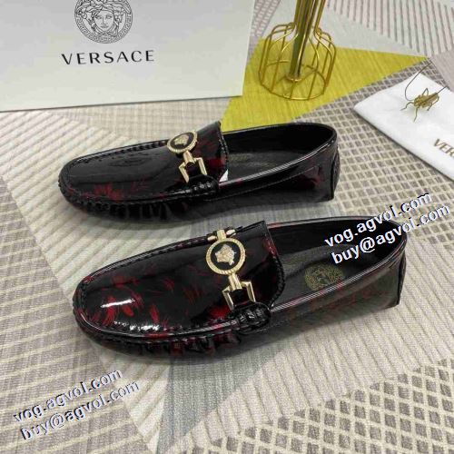スタイリッシュな印象 2021秋冬 ヴェルサーチVERSACE ローファー 紐なし 汚れも目立ちにくい 脱ぎ履きしやすい/着脱しやすい ヴェルサーチコピー ブランド
