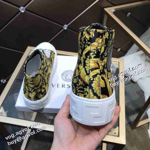 2021秋冬 ヴェルサーチVERSACE 超目玉 2色可選 靴の滑り止め ヴェルサーチスーパーコピー 激安 秋冬 大人の雰囲気抜群 ハイトップシューズ 極上シューズ