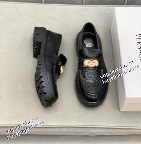 2021秋冬 ヴェルサーチVERSACE ローファー 強力撥水加工 男性 紳士 結婚式 フォーマル ビジネス 通学 存在感のある 軽い履き心地 ヴェルサーチブランドスーパーコピー