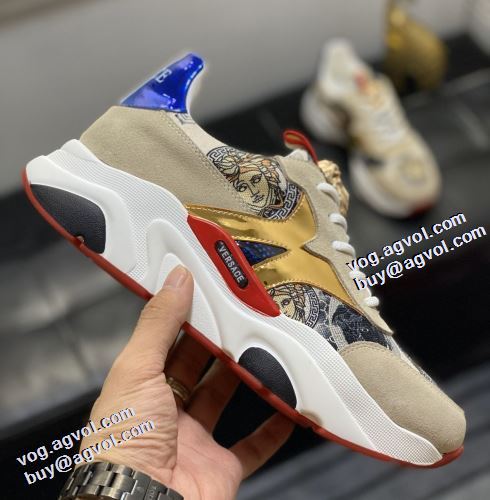 2色可選 ランニングシューズ コスパ最高のプライス ヴェルサーチスーパーコピー 超軽量設計 2021秋冬 ヴェルサーチVERSACE ファッション 人気 優しい履き心地