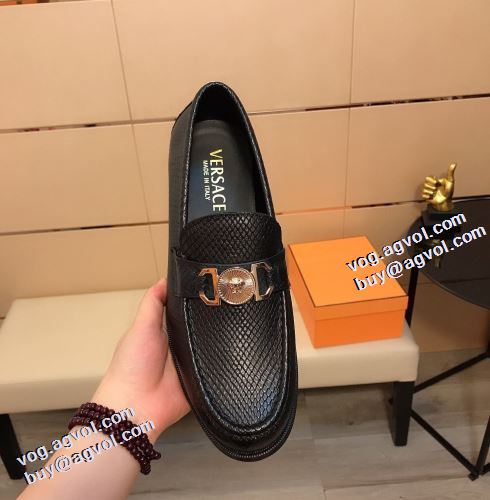 ローファー セール中 ビジネスシューズ 軽い履き心地 極上シューズ 2021秋冬 ヴェルサーチVERSACE ヴェルサーチコピー ブランド