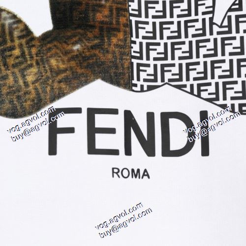 上品な輝きを放つ形 半袖シャツ 2021春夏 FENDIブランド コピー 2色可選