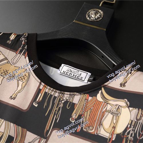  HERMESスーパーコピー プレゼントに エルメス HERMES 2021春夏 半袖Tシャツ 上下セット 