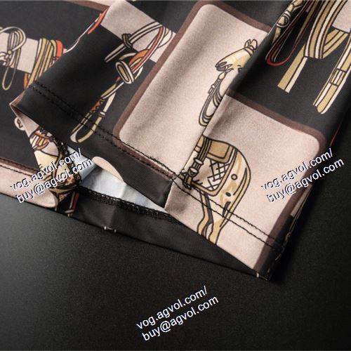  HERMESスーパーコピー プレゼントに エルメス HERMES 2021春夏 半袖Tシャツ 上下セット 