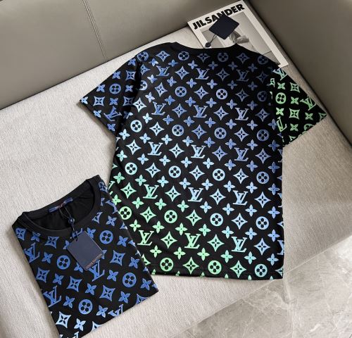 ルイ ヴィトンスーパーコピー 2022新作 半袖Tシャツ 高級感漂わせる ルイ ヴィトン LOUIS VUITTON 収縮性のある クールビズ バリエーションに富む