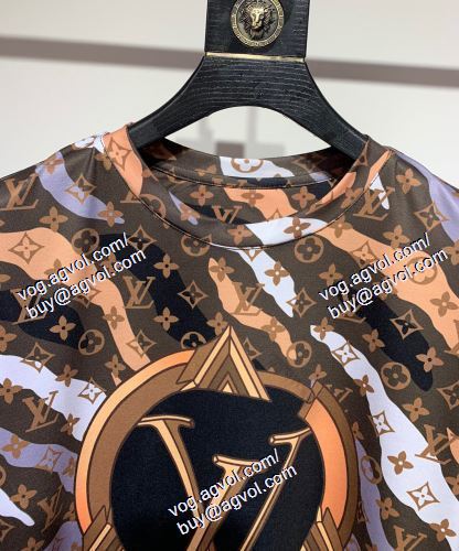 2021春夏 LOUIS VUITTONコピーブランド 半袖Tシャツ ムダな装飾を排したデザイン ルイ ヴィトン LOUIS VUITTON  