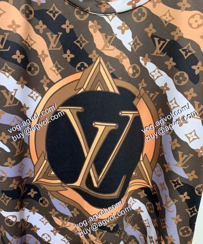  2021春夏 LOUIS VUITTONコピーブランド 半袖Tシャツ ムダな装飾を排したデザイン ルイ ヴィトン LOUIS VUITTON  