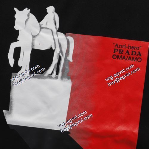  一味違うケーブル編みが魅力満点  半袖シャツ  2色可選  PRADAブランドコピー  プラダ PRADA  2021春夏