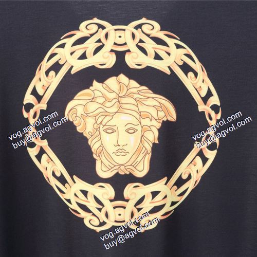 半袖シャツ VERSACEブランドコピー ヴェルサーチVERSACE  2021春夏 綺麗に決まるフォルム！