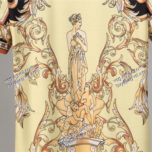 VERSACE偽物ブランド 海外セレブ愛用 ヴェルサーチVERSACE 半袖シャツ 2021春夏