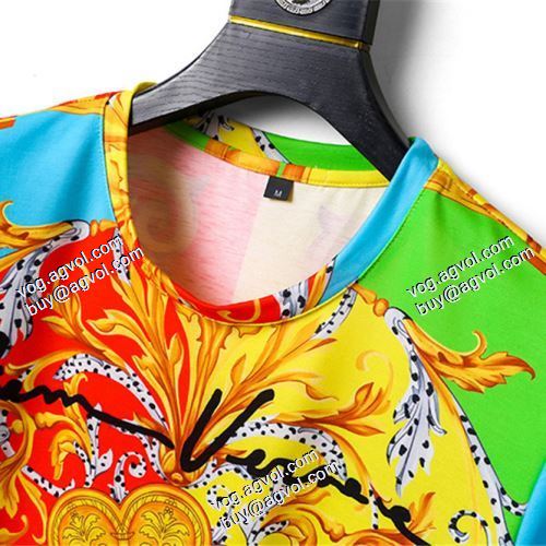 ヴェルサーチVERSACE 2021春夏 半袖シャツ VERSACEコピーブランド 落ち着いた感覚 