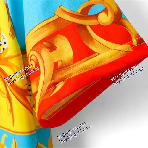 ヴェルサーチVERSACE 2021春夏 半袖シャツ VERSACEコピーブランド 落ち着いた感覚 