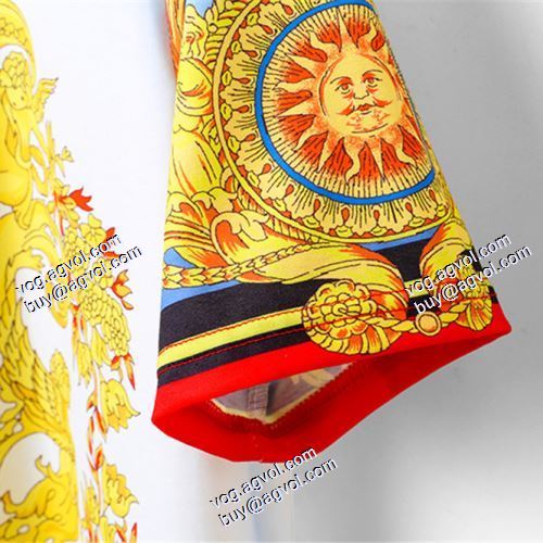 半袖シャツ 2021春夏 ヴェルサーチVERSACE 風合いが出る VERSACEコピー ブランド 