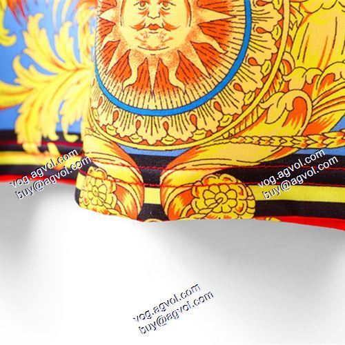 半袖シャツ 2021春夏 ヴェルサーチVERSACE 風合いが出る VERSACEコピー ブランド 