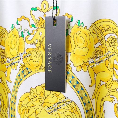 半袖シャツ 2021春夏 ヴェルサーチVERSACE 風合いが出る VERSACEコピー ブランド 