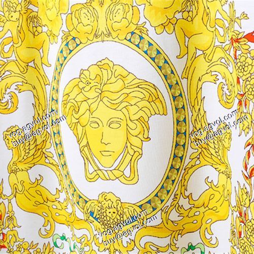 半袖シャツ 2021春夏 ヴェルサーチVERSACE 風合いが出る VERSACEコピー ブランド 