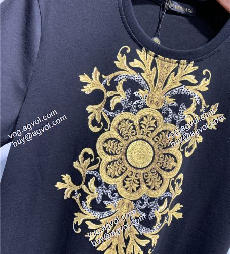 2色可選 半袖シャツ ヴェルサーチVERSACE 上品な輝きを放つ形 2021春夏 VERSACEスーパーコピー 激安 