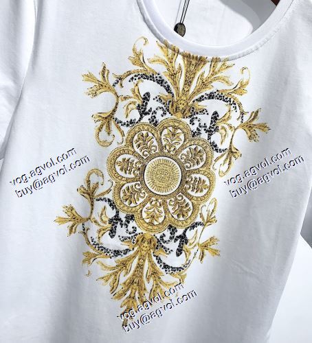 2色可選 半袖シャツ ヴェルサーチVERSACE 上品な輝きを放つ形 2021春夏 VERSACEスーパーコピー 激安 