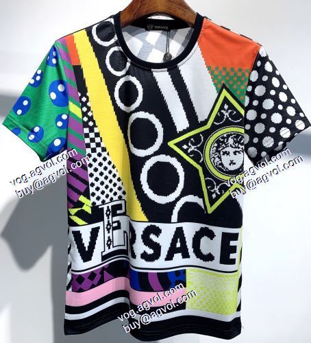 大絶賛の履き心地! ヴェルサーチVERSACE 半袖シャツ 2021春夏 ヴェルサーチスーパーコピー 激安 