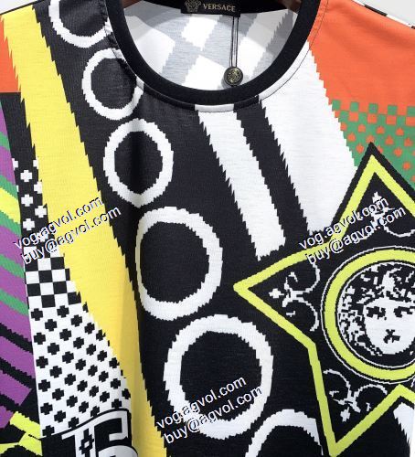 大絶賛の履き心地! ヴェルサーチVERSACE 半袖シャツ 2021春夏 ヴェルサーチスーパーコピー 激安 