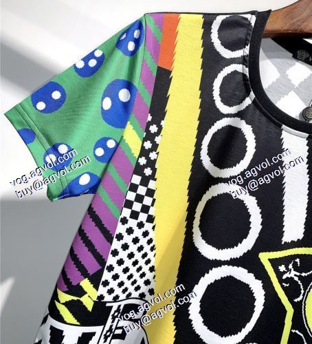 大絶賛の履き心地! ヴェルサーチVERSACE 半袖シャツ 2021春夏 ヴェルサーチスーパーコピー 激安 