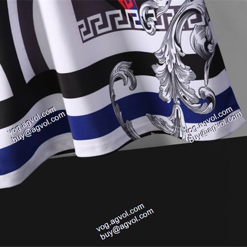半袖シャツ 2021春夏 ヴェルサーチVERSACE ヴェルサーチブランドコピー 派手 