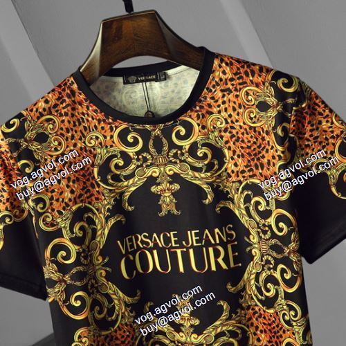 スタイリッシュな印象 半袖シャツ ヴェルサーチVERSACE 2021春夏 ヴェルサーチブランド 偽物 通販